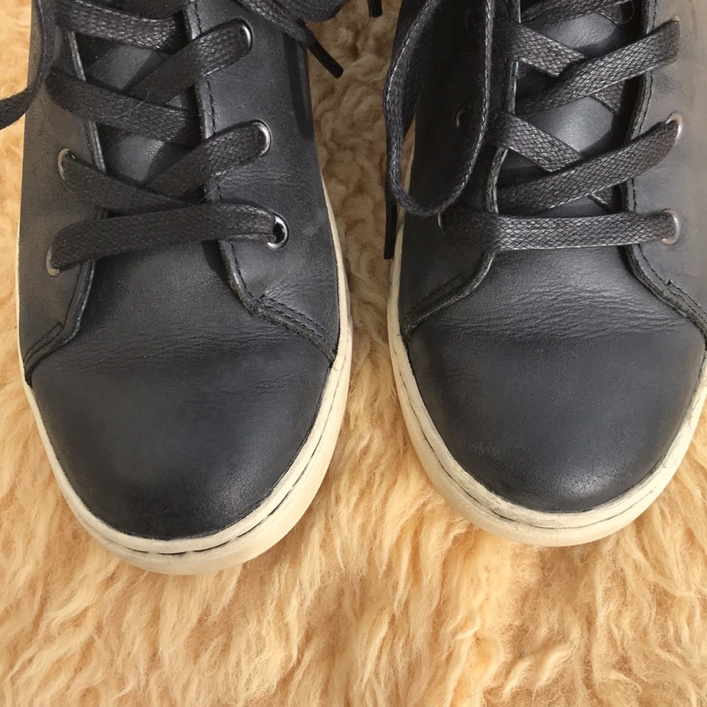 Fur lined UGGS - Picture 10 of 11